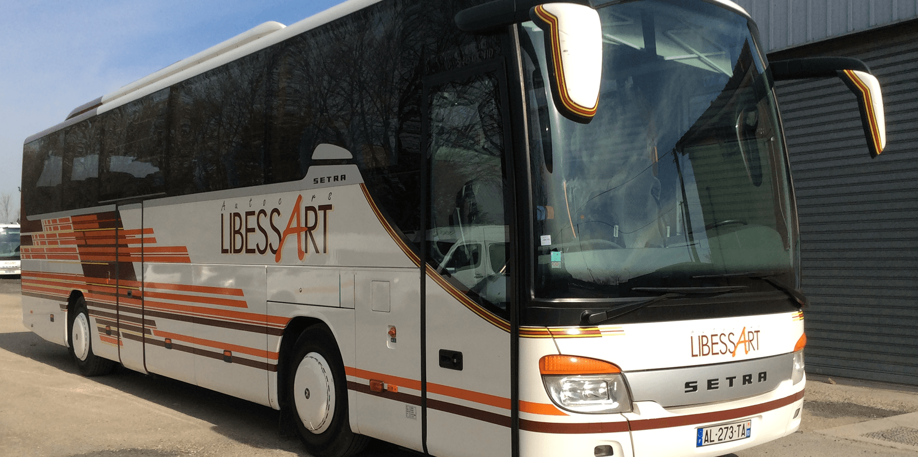 Bus de l'entreprise prêt à partir